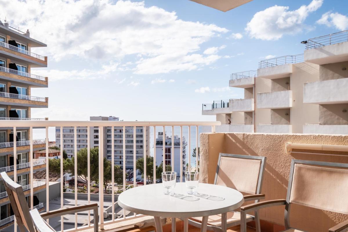 Un balcón o terraza de Apartamentos Vistasol