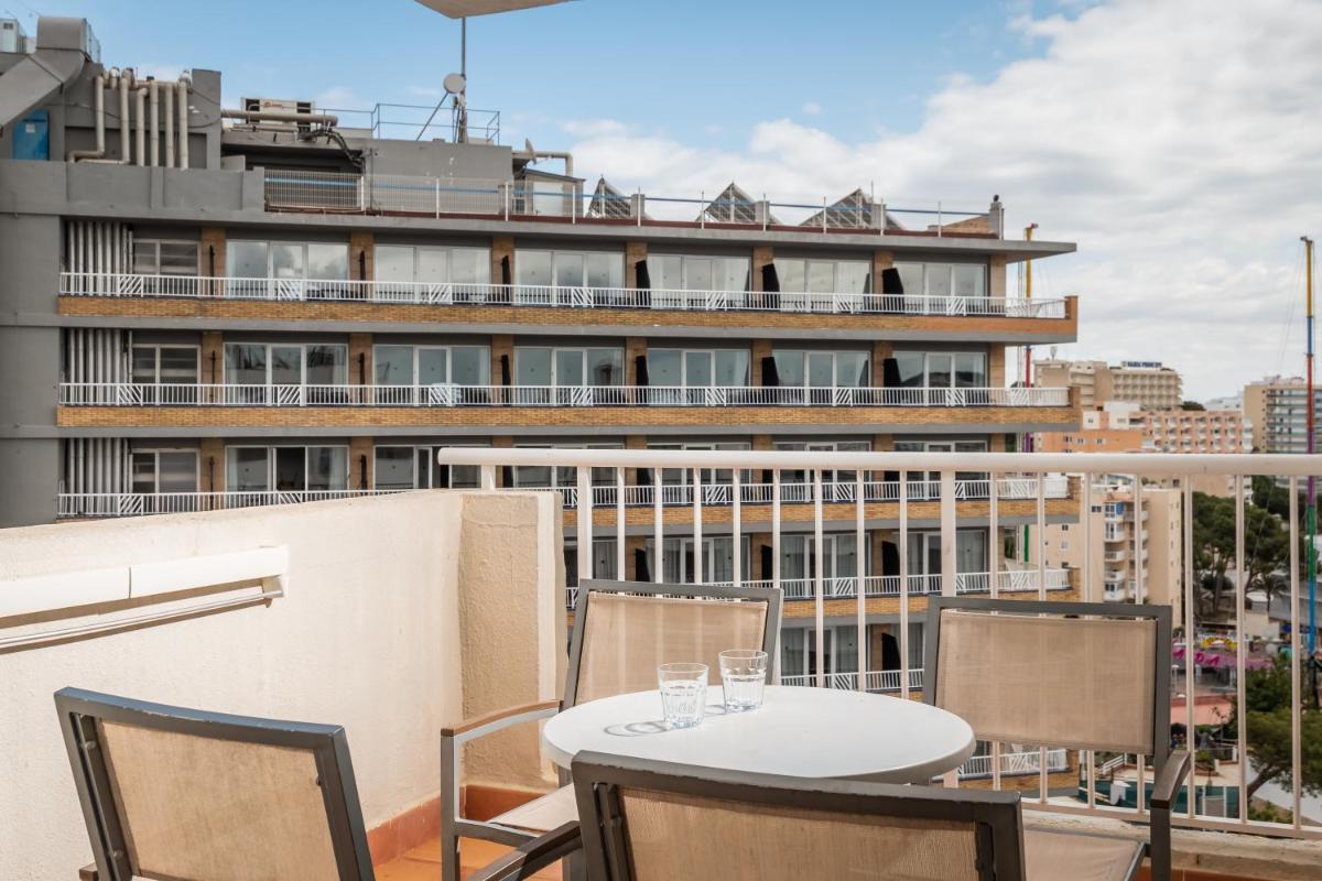Un balcón o terraza de Apartamentos Vistasol