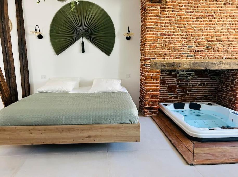Love Room Toulouse - Housity
