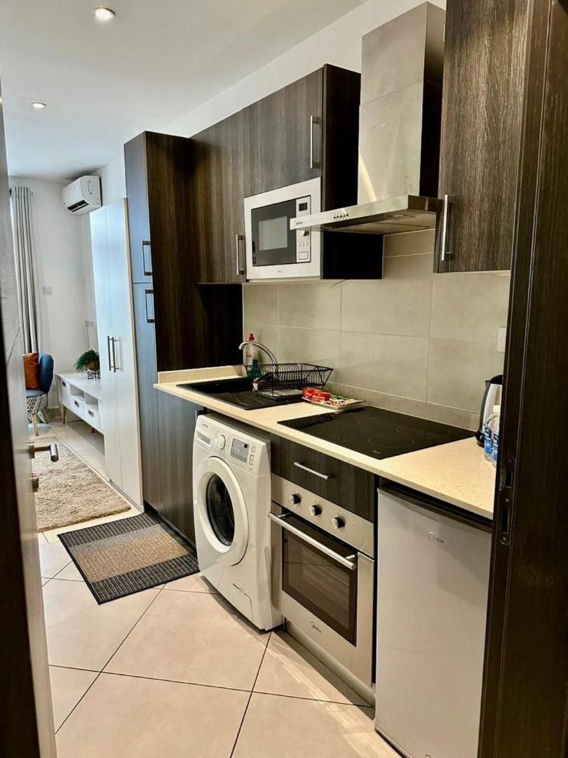 A007 Embassy Gardens Studio Apartm - Housity