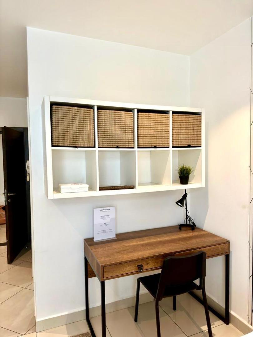 A007 Embassy Gardens Studio Apartm - Housity