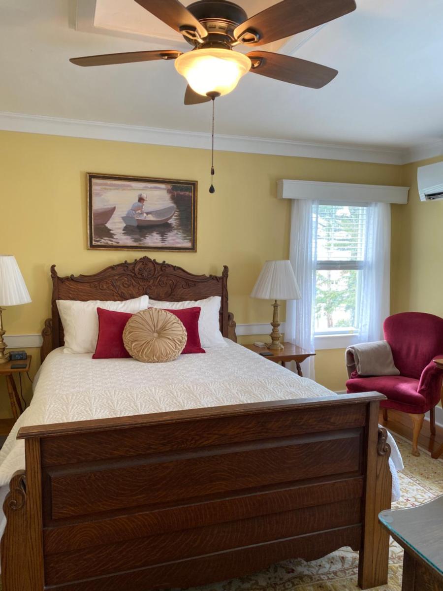 Spouter Inn Bed & Breakfast - Housity
