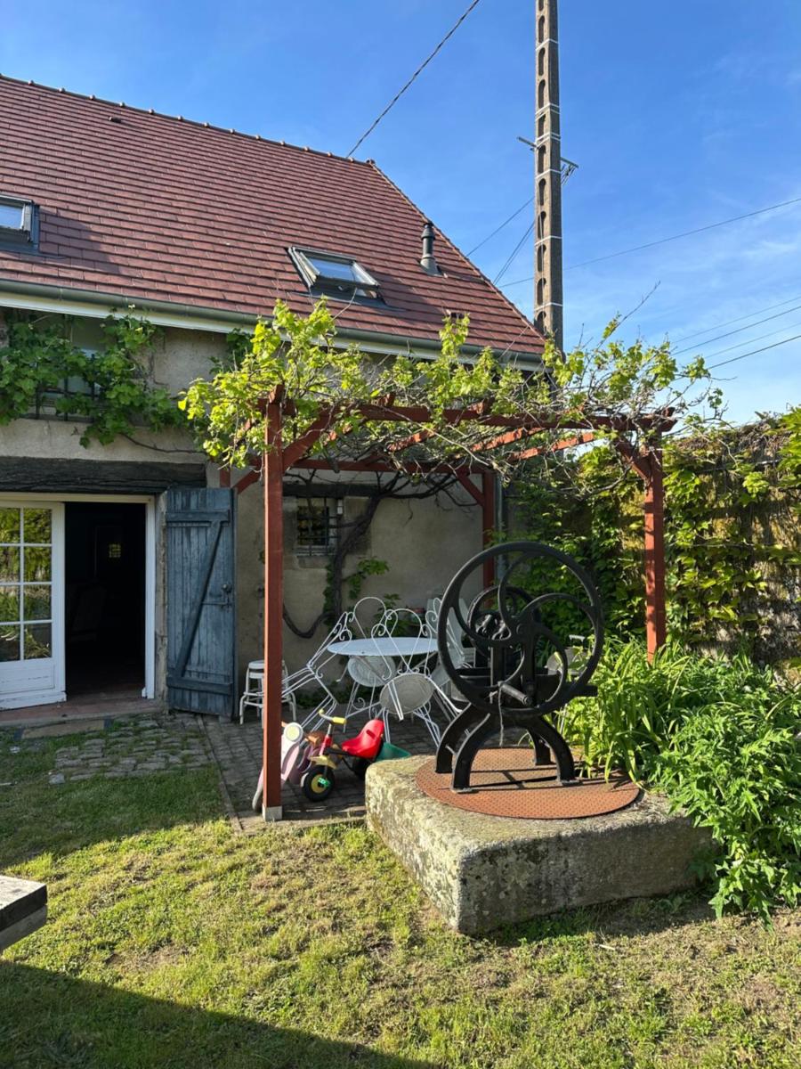 Chaleureuse maison rustique, vue vestige romain - Housity