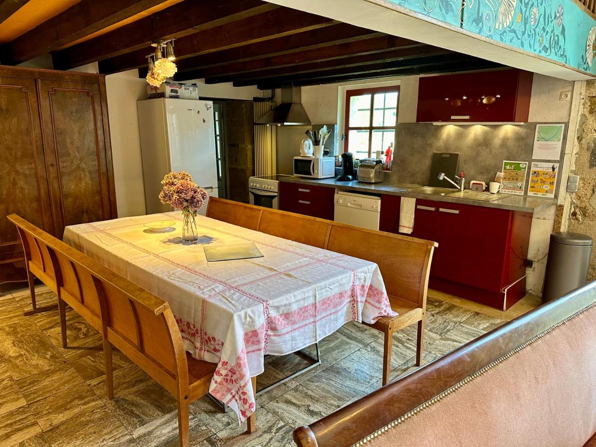 Chaleureuse maison rustique, vue vestige romain - Housity