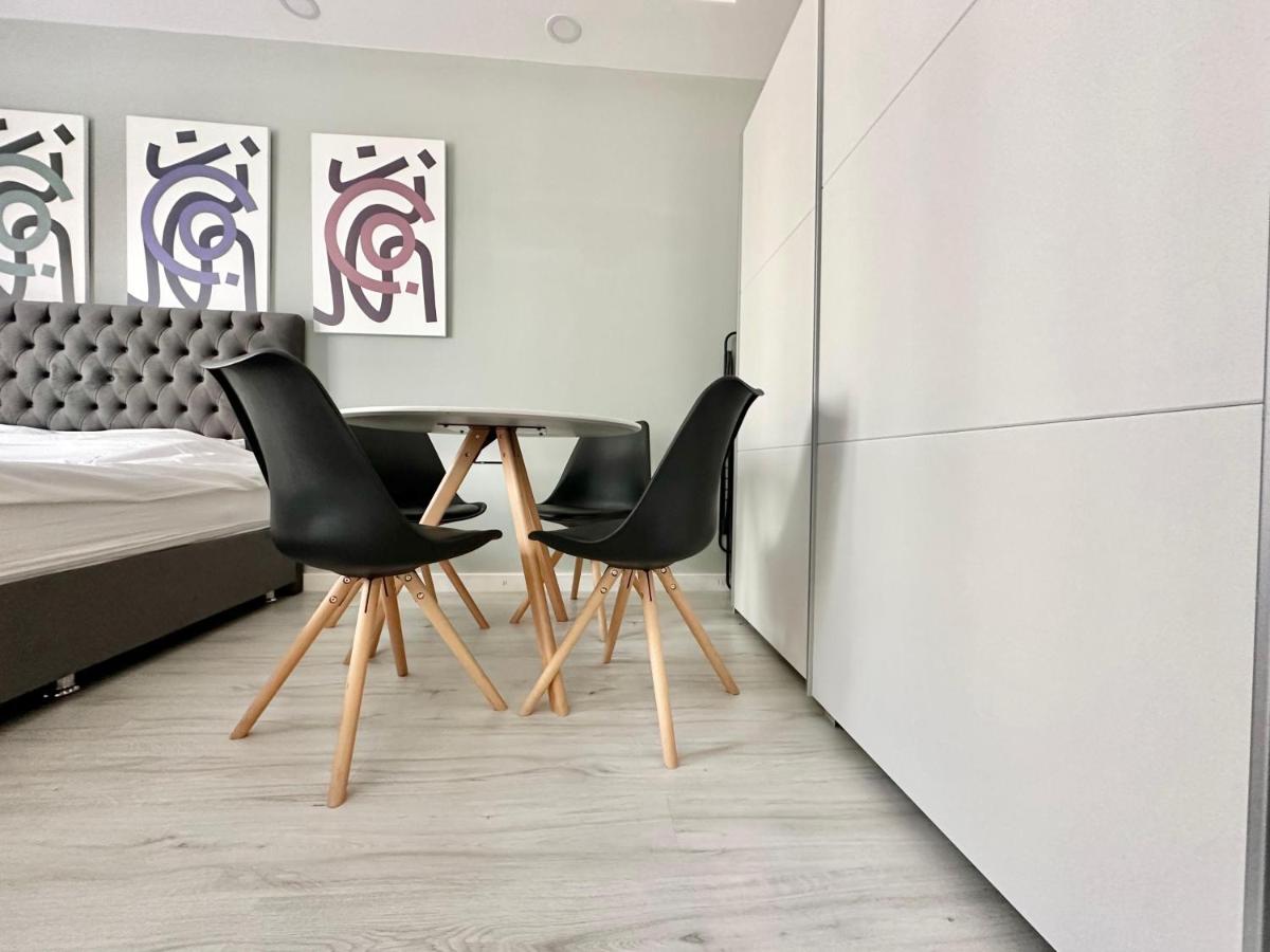 Single Room A303 StayInn by Cosmopolis - Housity