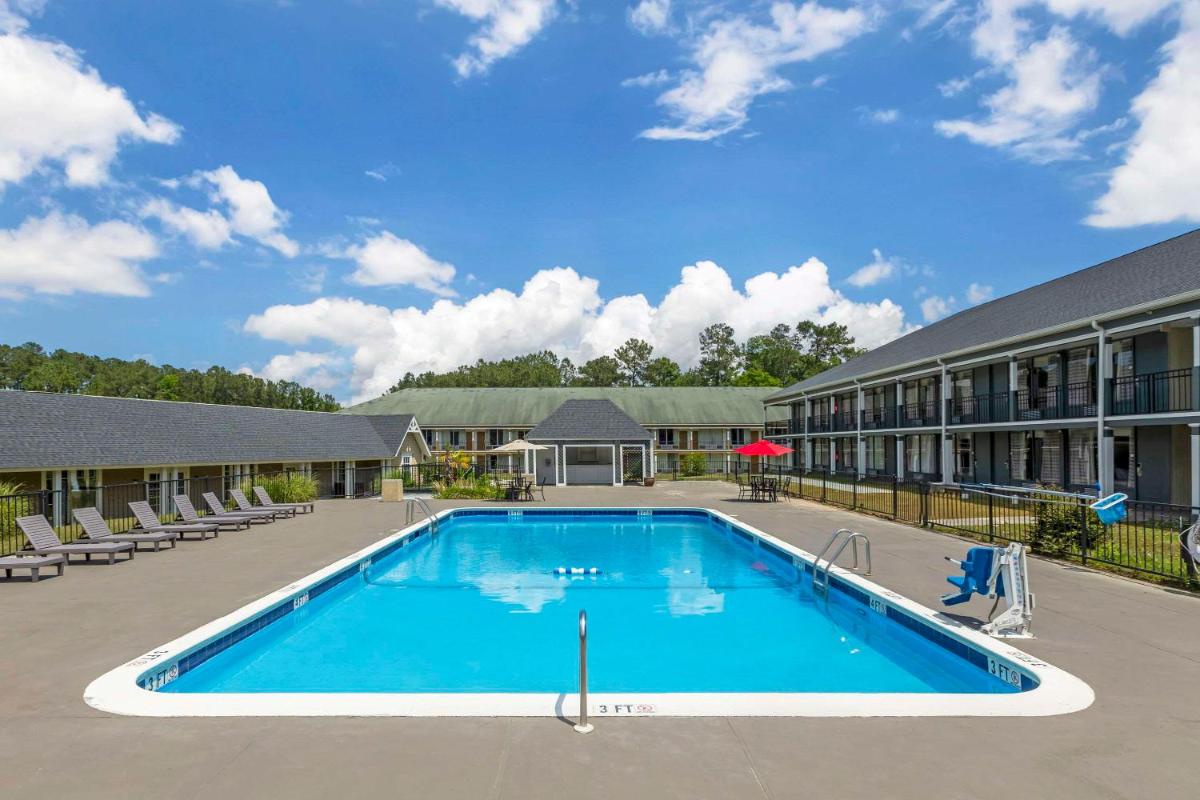 Quality Inn & Suites Santee I-95 - Housity
