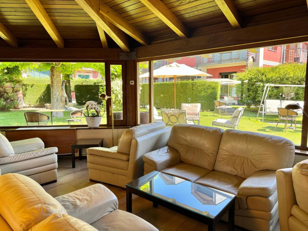 Zona de estar de Hotel Del Lago