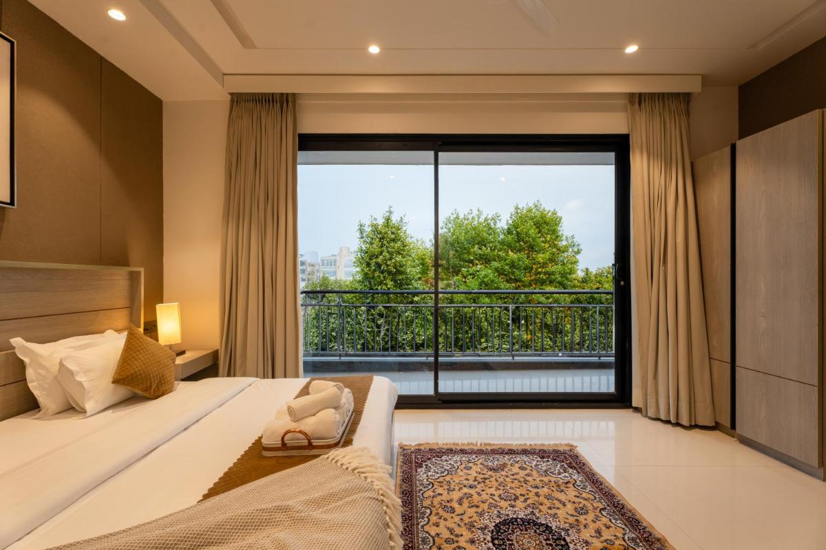 The Lodgers Luxury Hotel Near Golf Course Road Gurgaon - Hizvo
