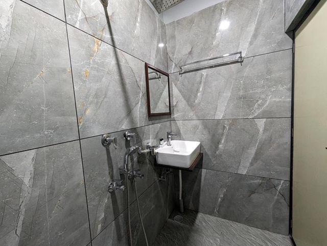 HOTEL ENCANTO IMPHAL - Housity
