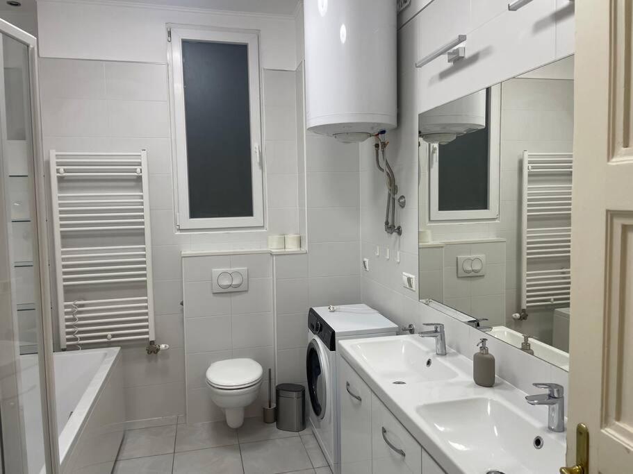 3 bedroom apartment by the Parliament - Housity