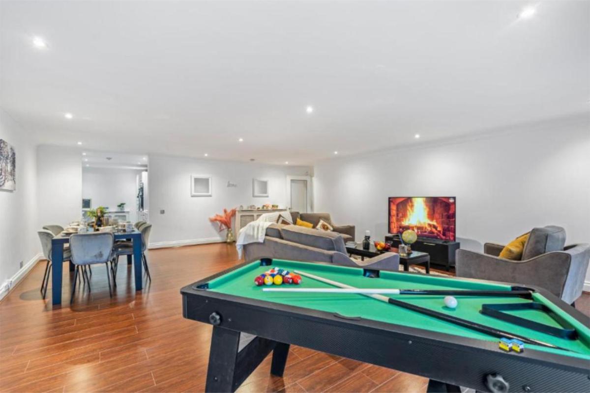 OLD Spacious 2 Bedroom Flat With Pool Table Opposite Green Park 7 - Housity