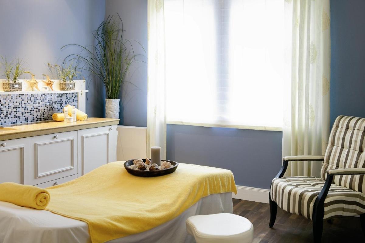 Ein Sitzbereich in der Unterkunft Steigenberger Grandhotel & Spa Heringsdorf