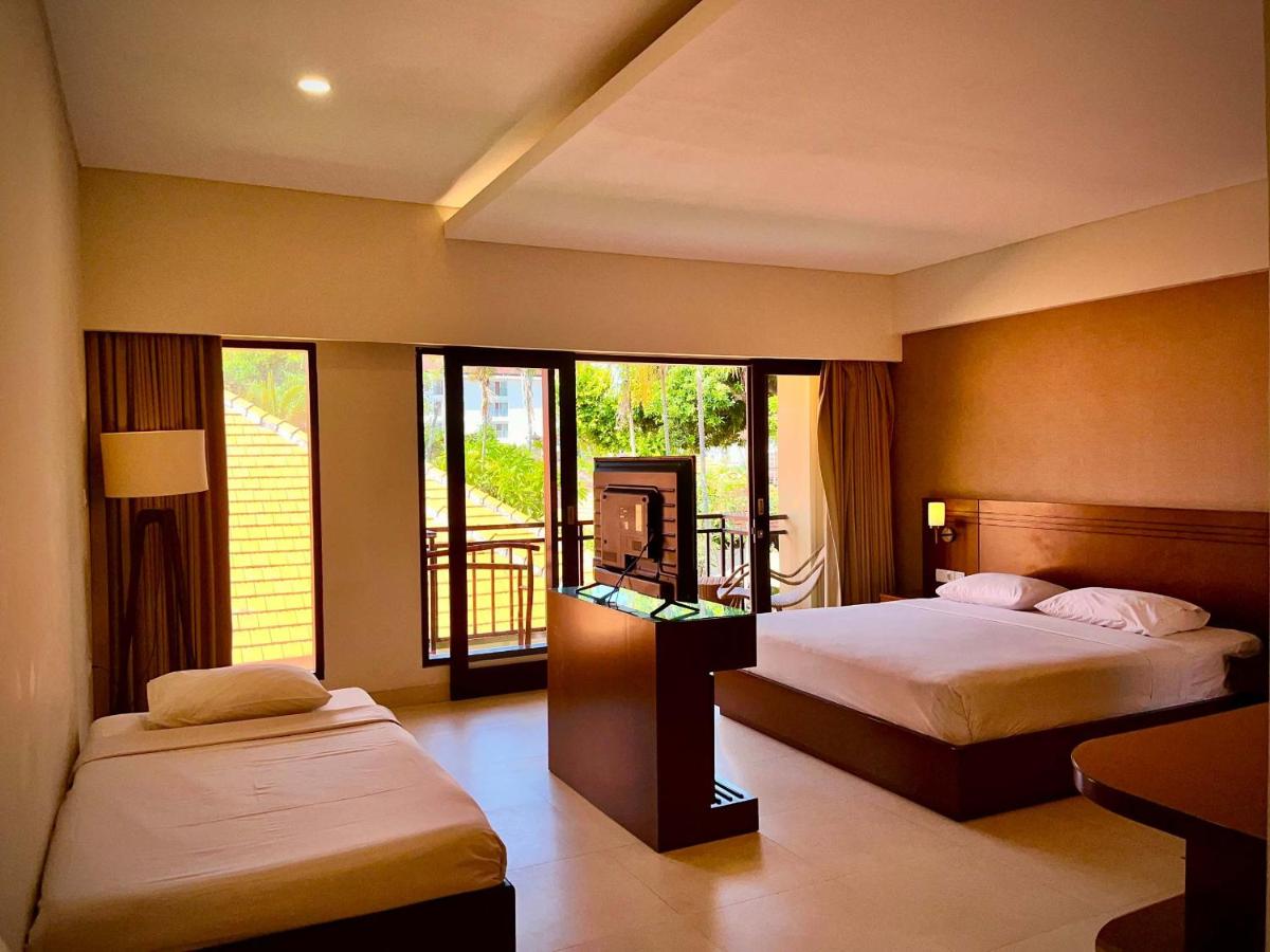 Yulia Beach Inn Kuta - Housity