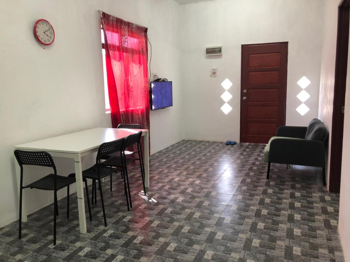 Homestay Idaman B B with 2 room aircond 2 Quen Bed and Not Sharing Room -Privacy - Housity