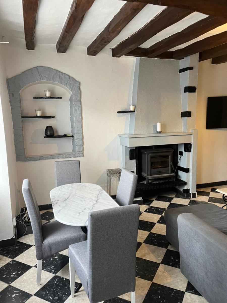 Stunning 2 bedroom townhouse in pretty village - Housity