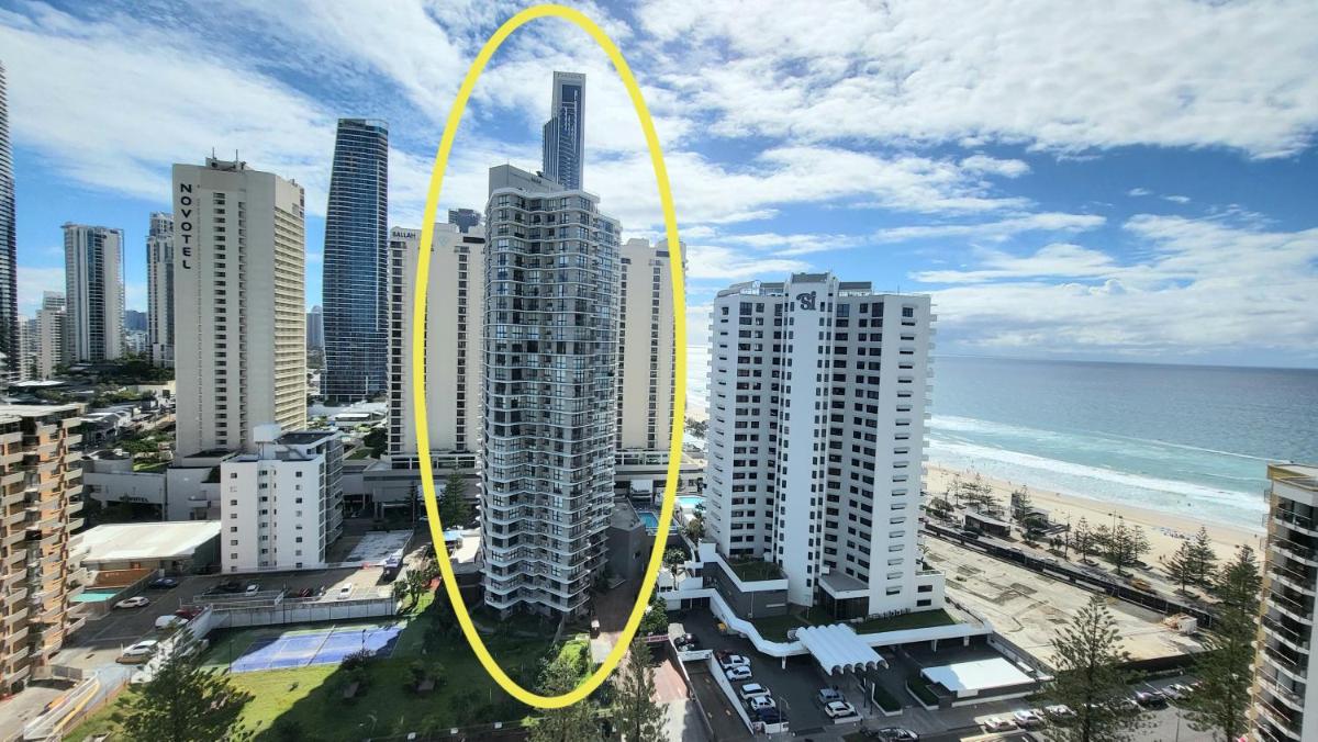 Beachside Modern Apartment in the Heart of Surfers Paradise -free parking - Housity
