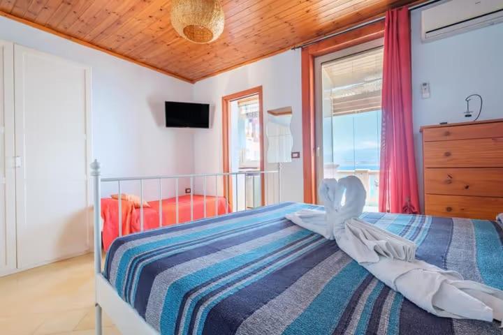 Blue Eden Strait - Housity