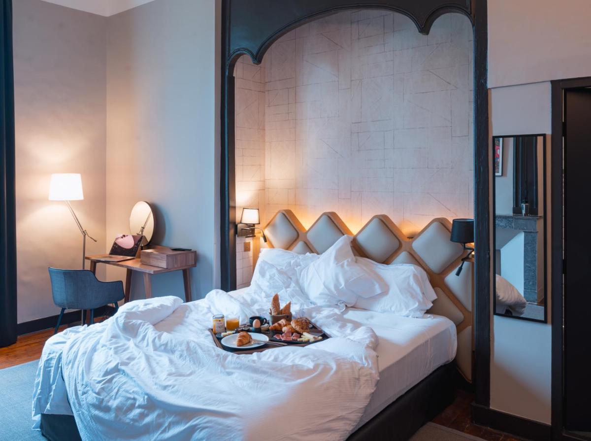Un ou plusieurs lits dans un hébergement de l'établissement Le Monastère de Saint Mont Hôtel & Spa