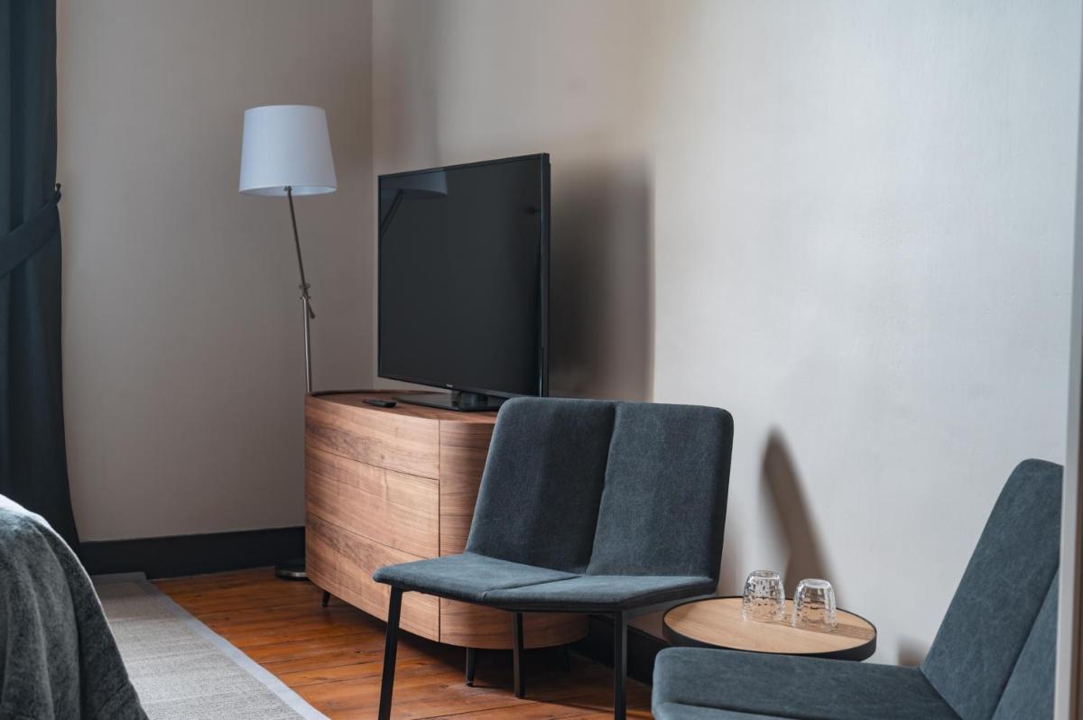 Télévision ou salle de divertissement dans l'établissement Le Monastère de Saint Mont Hôtel & Spa