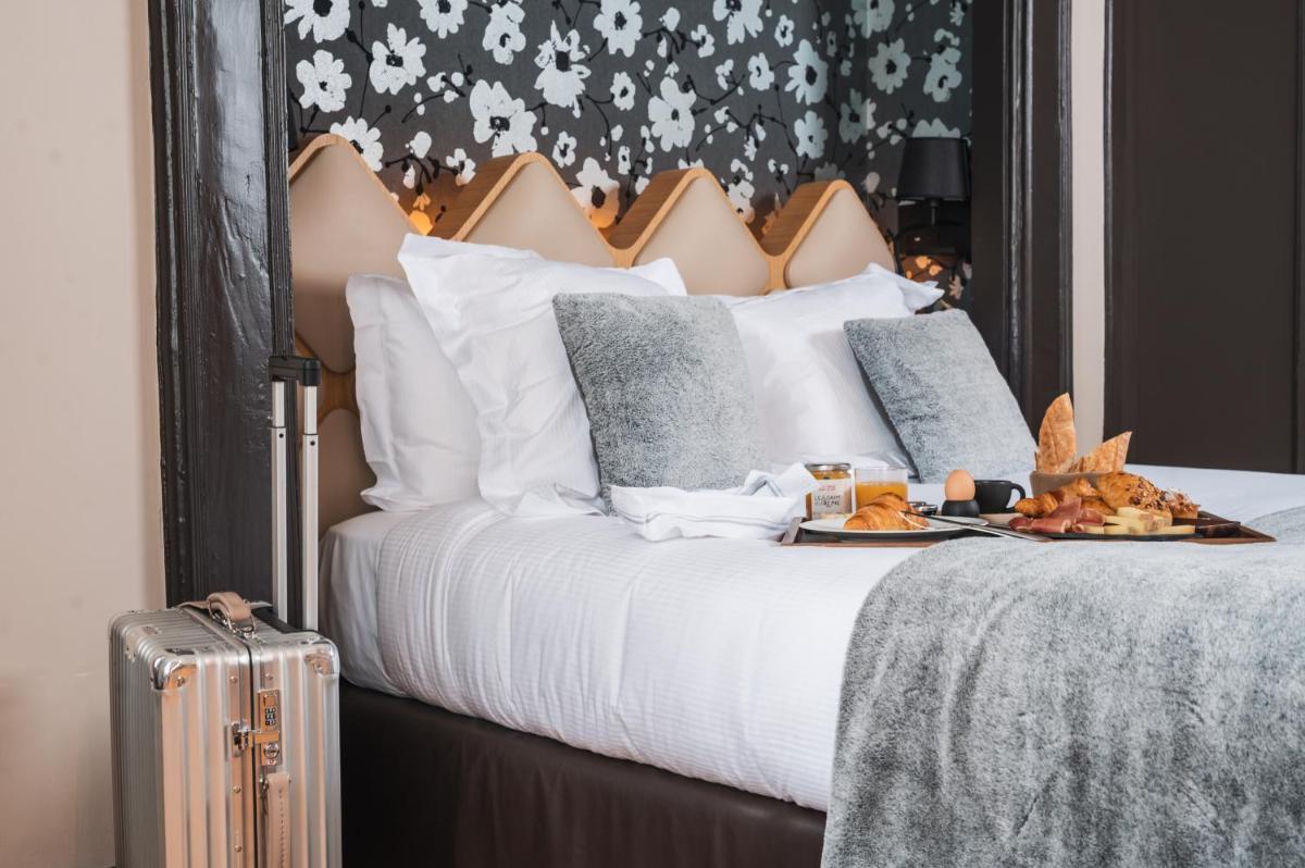 Un ou plusieurs lits dans un hébergement de l'établissement Le Monastère de Saint Mont Hôtel & Spa