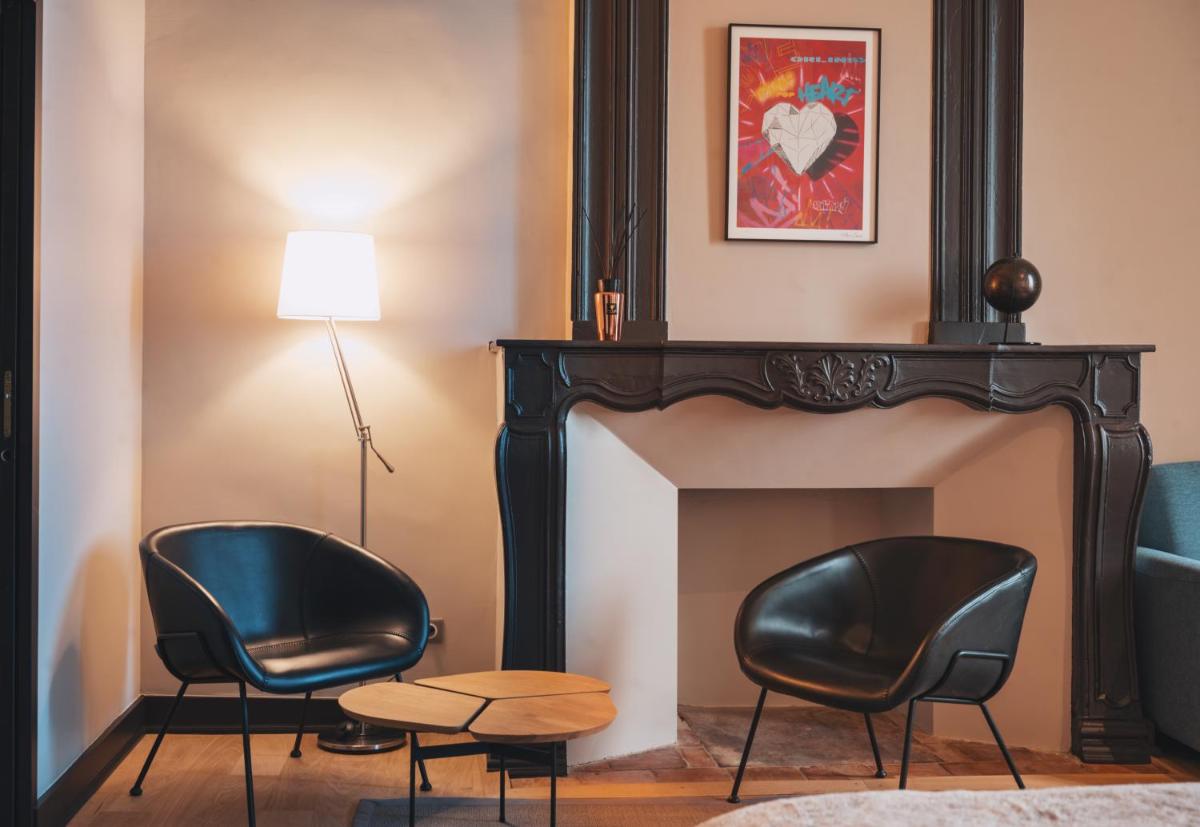 Coin salon dans l'établissement Le Monastère de Saint Mont Hôtel & Spa