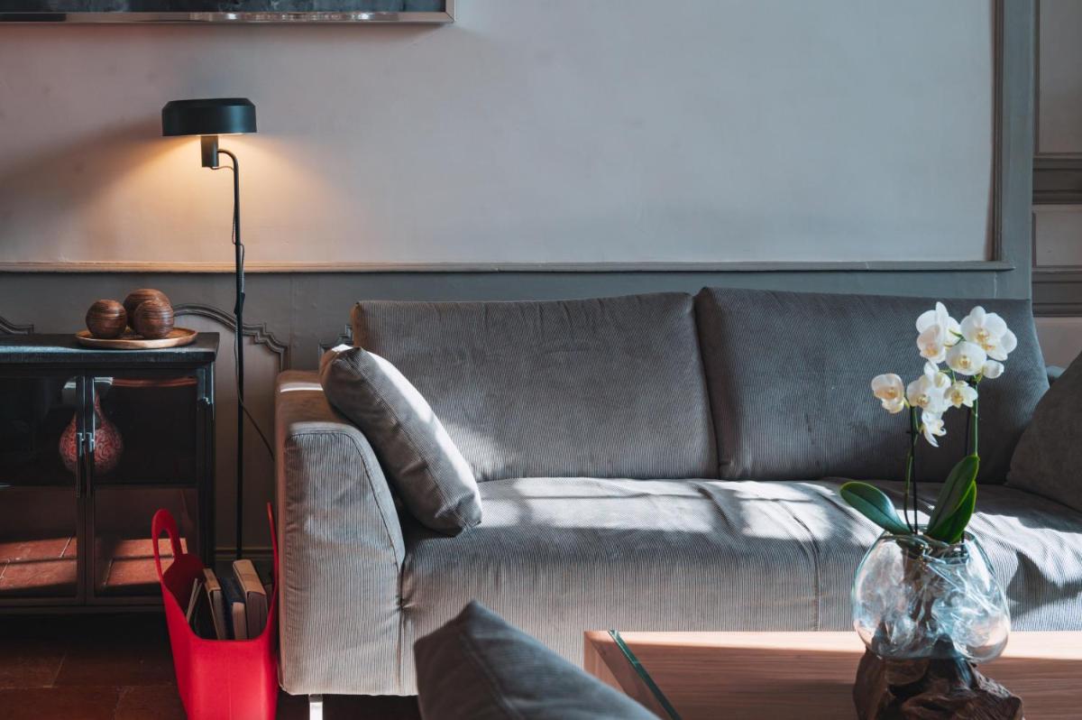 Coin salon dans l'établissement Le Monastère de Saint Mont Hôtel & Spa