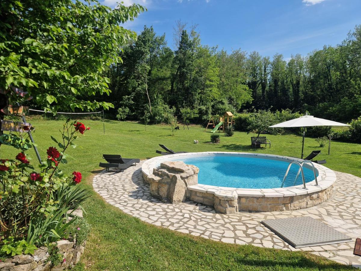 Holiday House VUKI - Housity