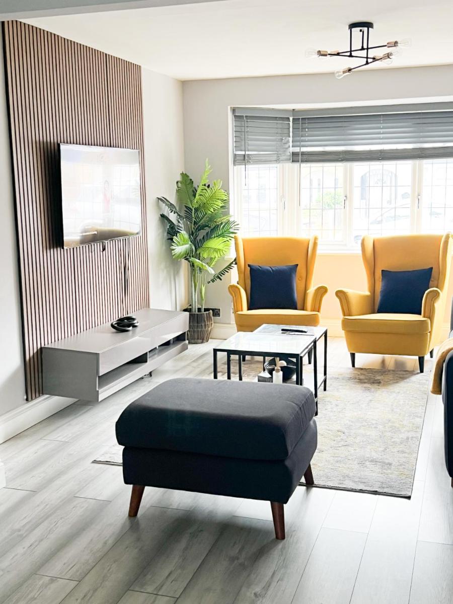 Beautiful Newly Renovated House in Rainham Essex - Housity