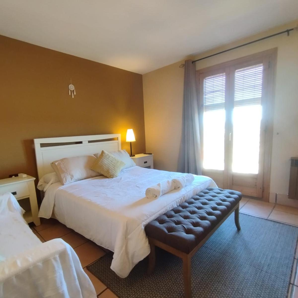 Hostal Tastavins - Housity