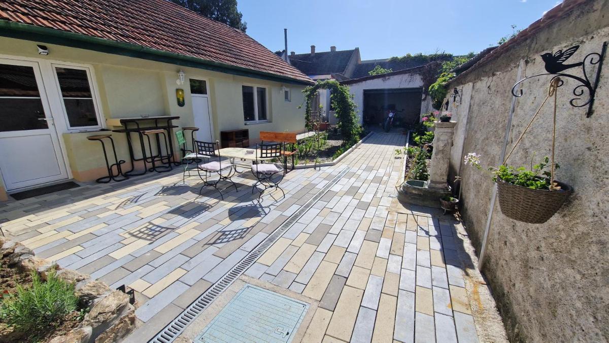 Rose Gardens - Housity