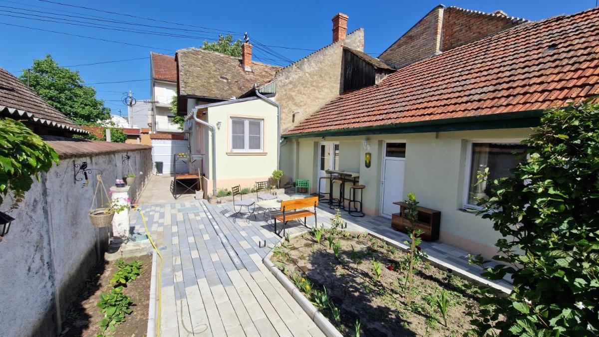 Rose Gardens - Housity
