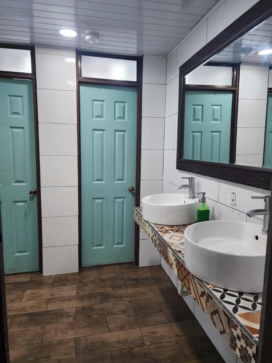 Costa Rica Backpackers - Housity