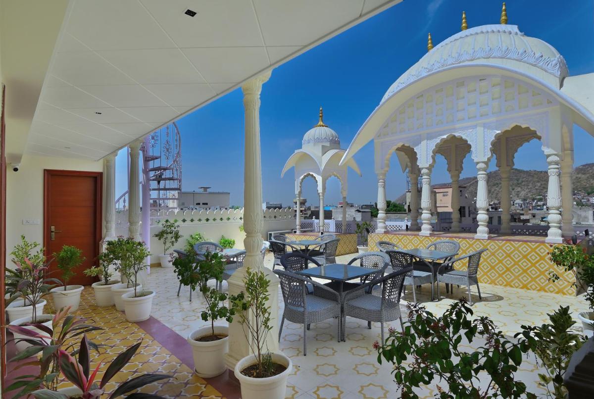 Trim Boutique Parkota Haveli - Housity