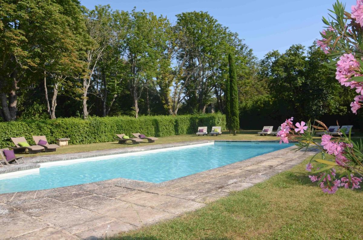 Domaine Shambala - gîte en Provence avec une Grande Piscine - Housity