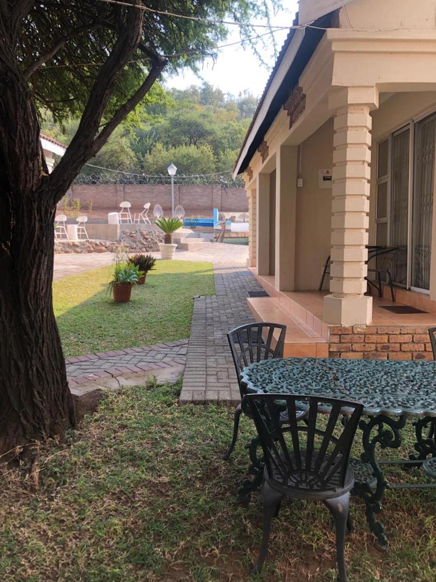 Kamogelo Guest House - Housity