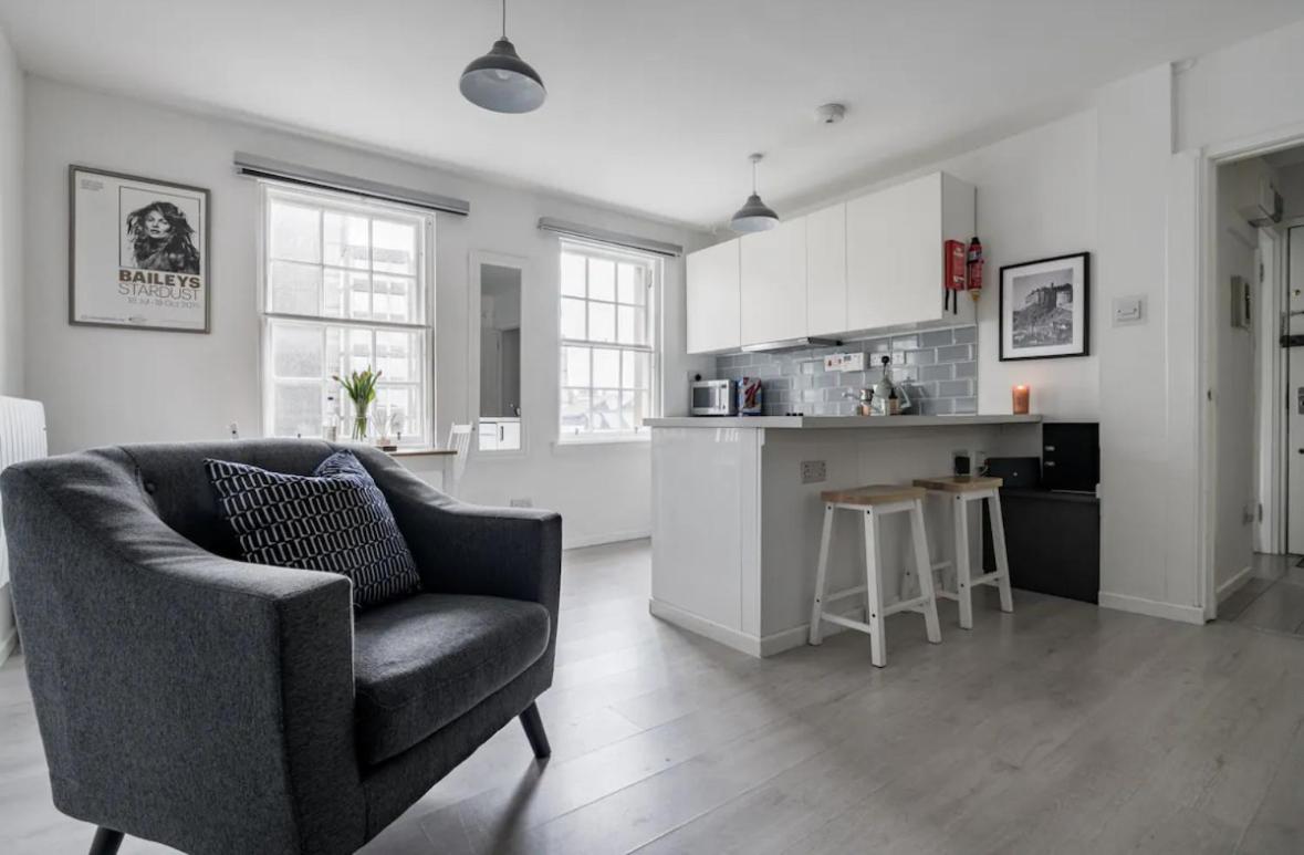 Edinburgh Castle Apartment - Housity