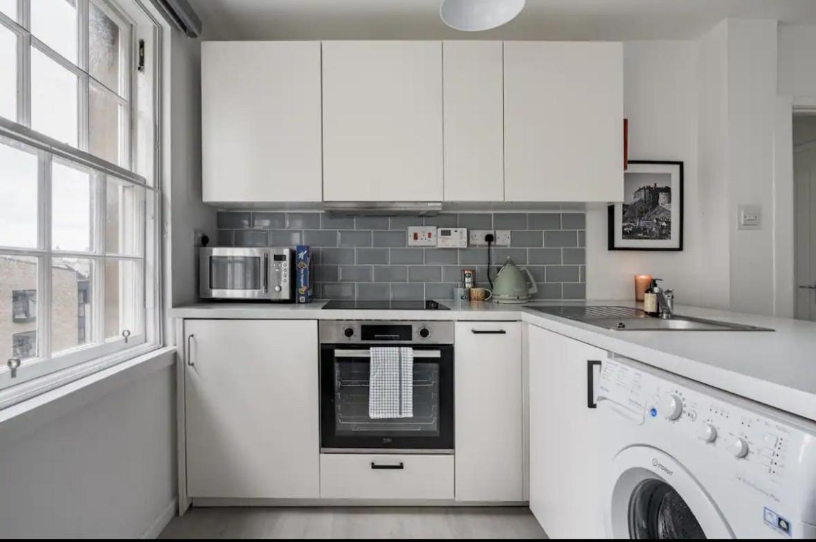 Edinburgh Castle Apartment - Housity