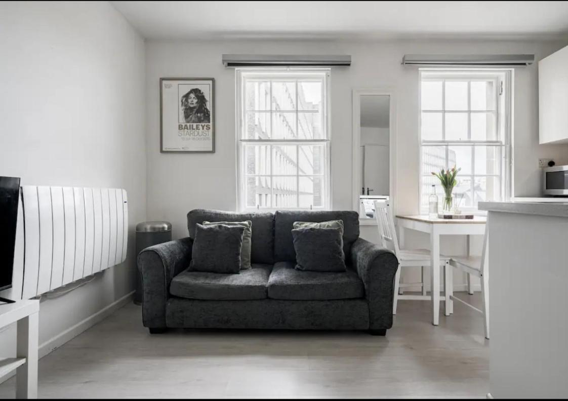 Edinburgh Castle Apartment - Housity