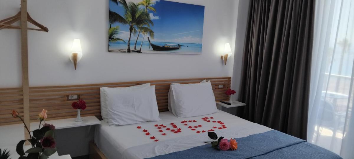 Anxhelos Hotel - Housity