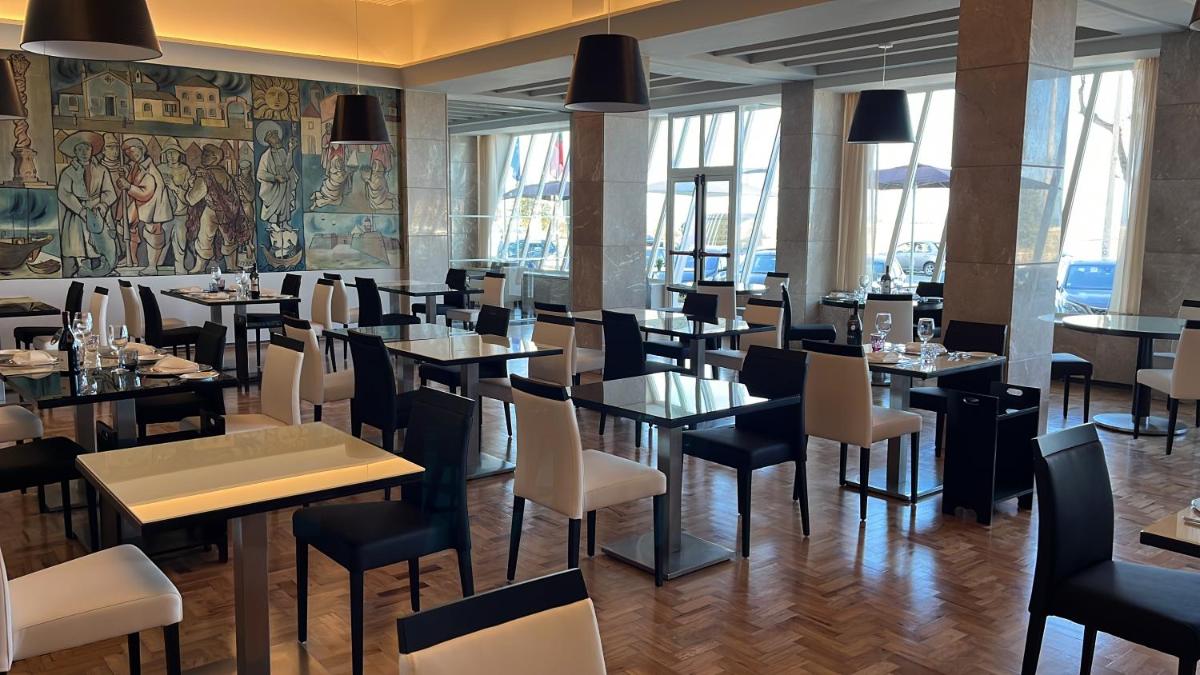 Um restaurante ou outro lugar para comer em Vila Gale Collection Figueira da Foz
