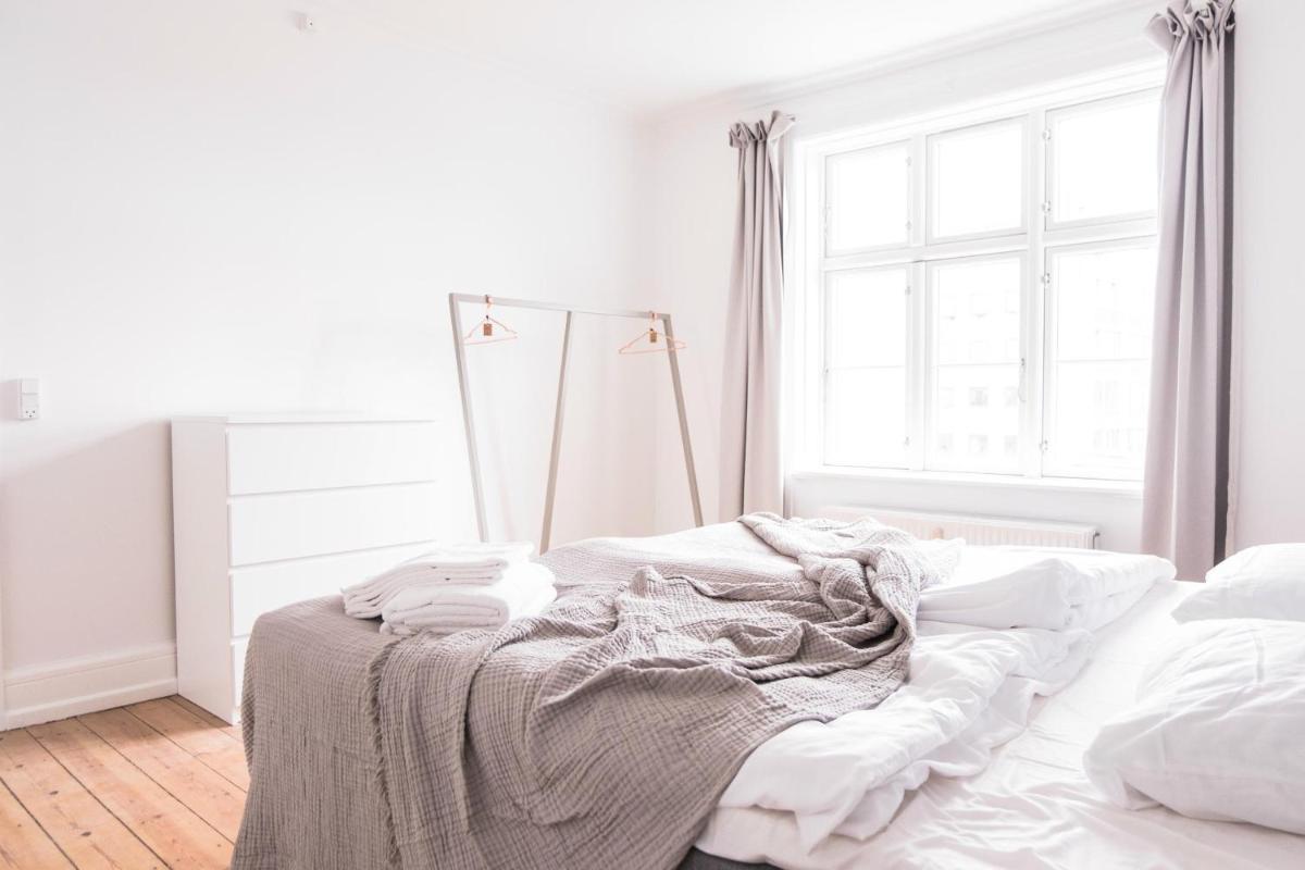 2-bed with private balcony - Housity