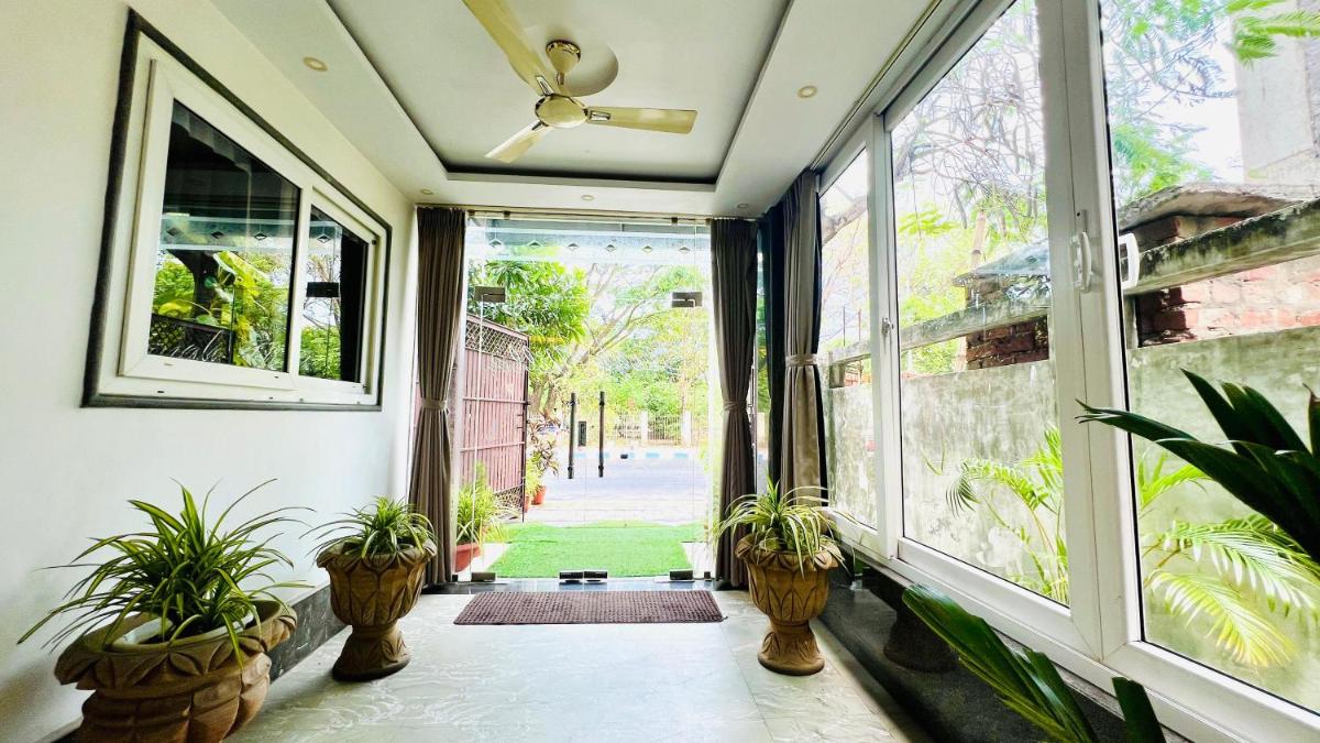 BluO Lake View NewTown - LUXE Stays Collection - Housity