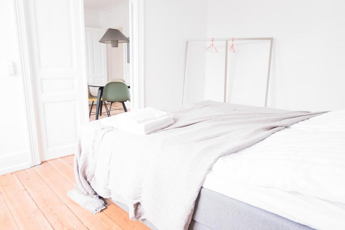 Beautiful 2-bed with large balcony - Housity