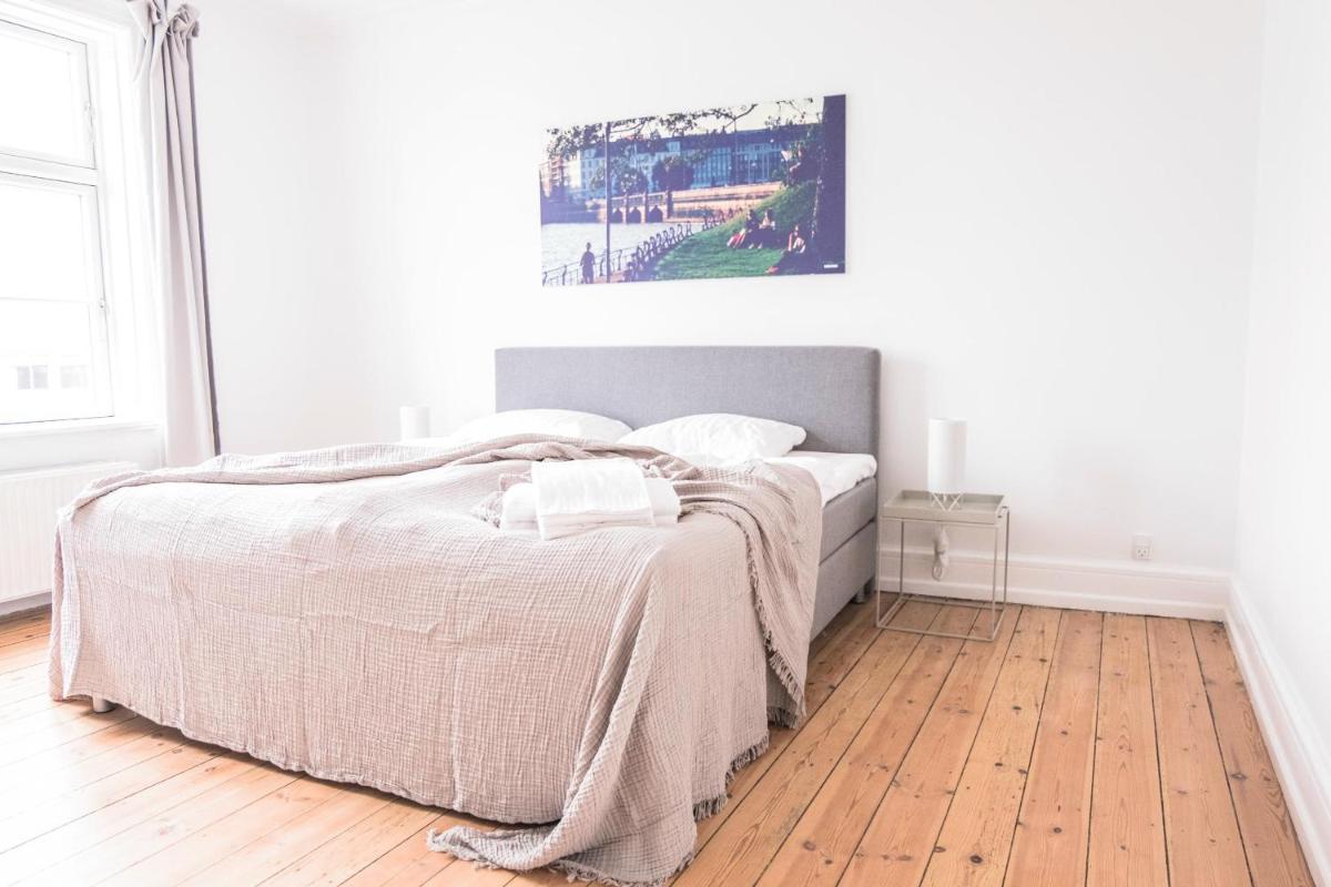 Beautiful 2-bed with large balcony - Housity