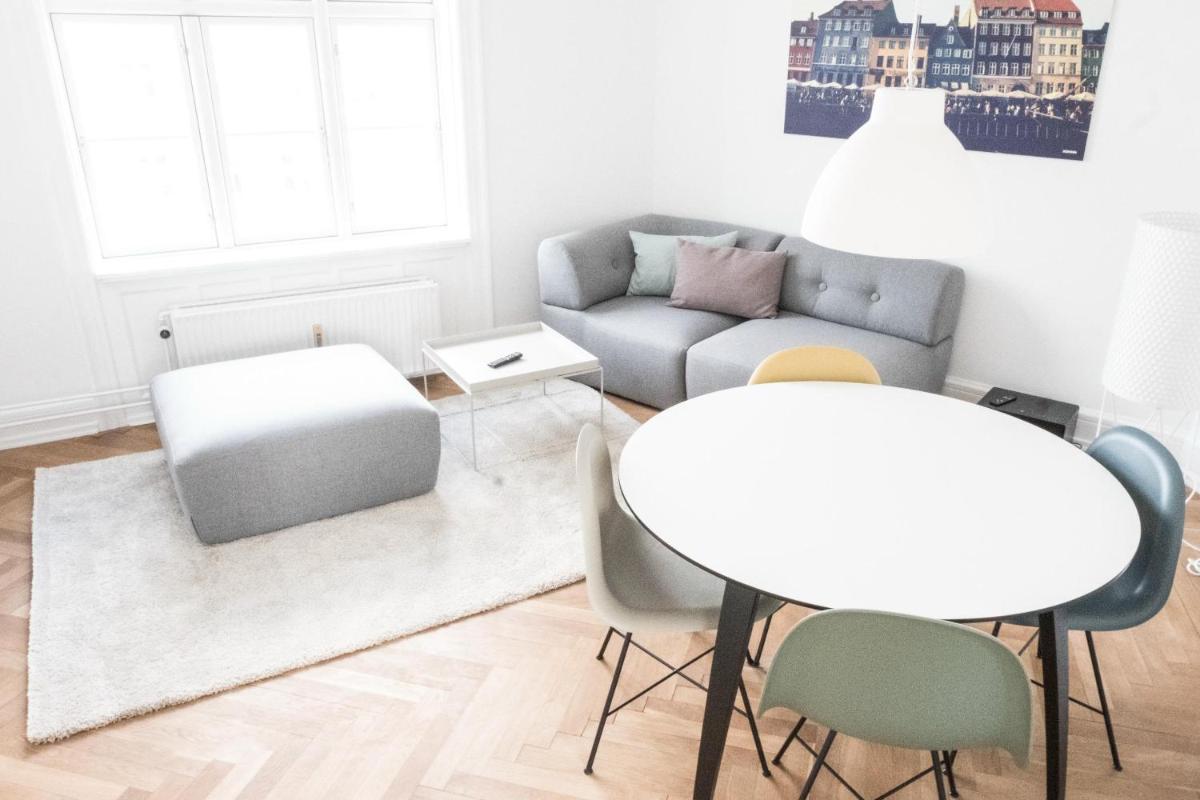 Beautiful and bright 2-bed with private balcony - Housity
