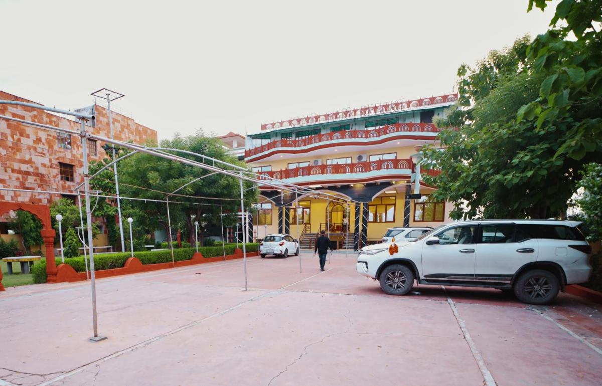 Kenth Hari Resort Dhaulpur by ShriGo Hotels - Housity