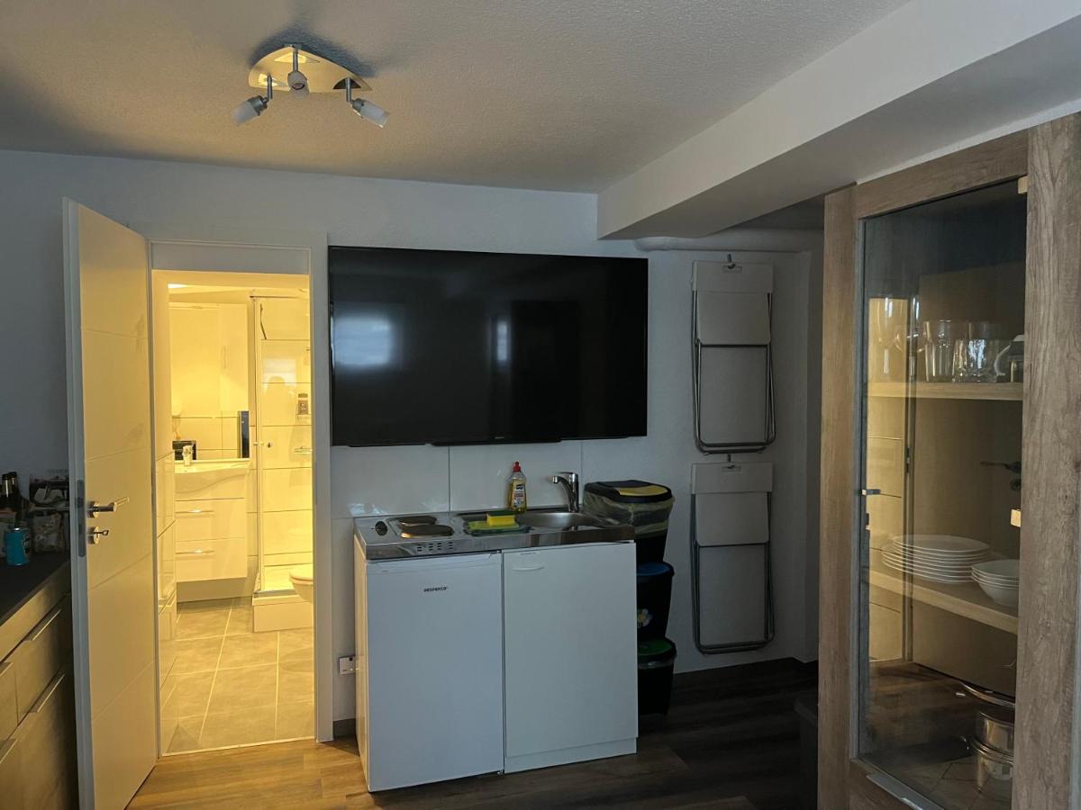 1-Raum Ferienwohnung Souterrain Niederorschel - Housity