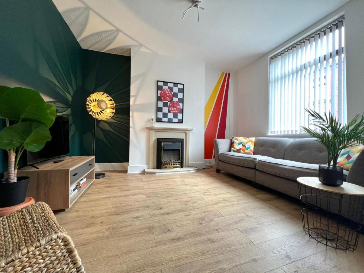Quaint 2Bed House near Wigan Centre - Housity