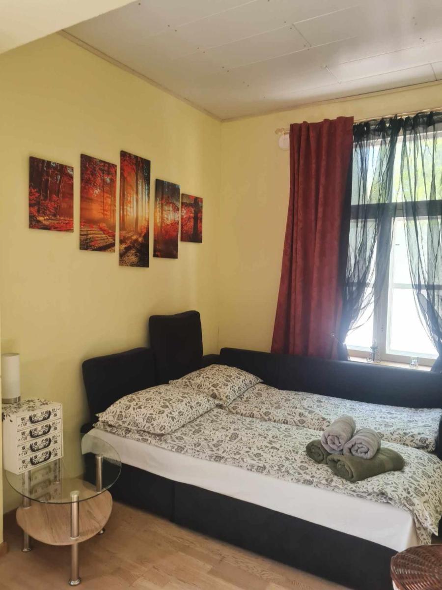 Romantic getaway in historic wooden house - Housity