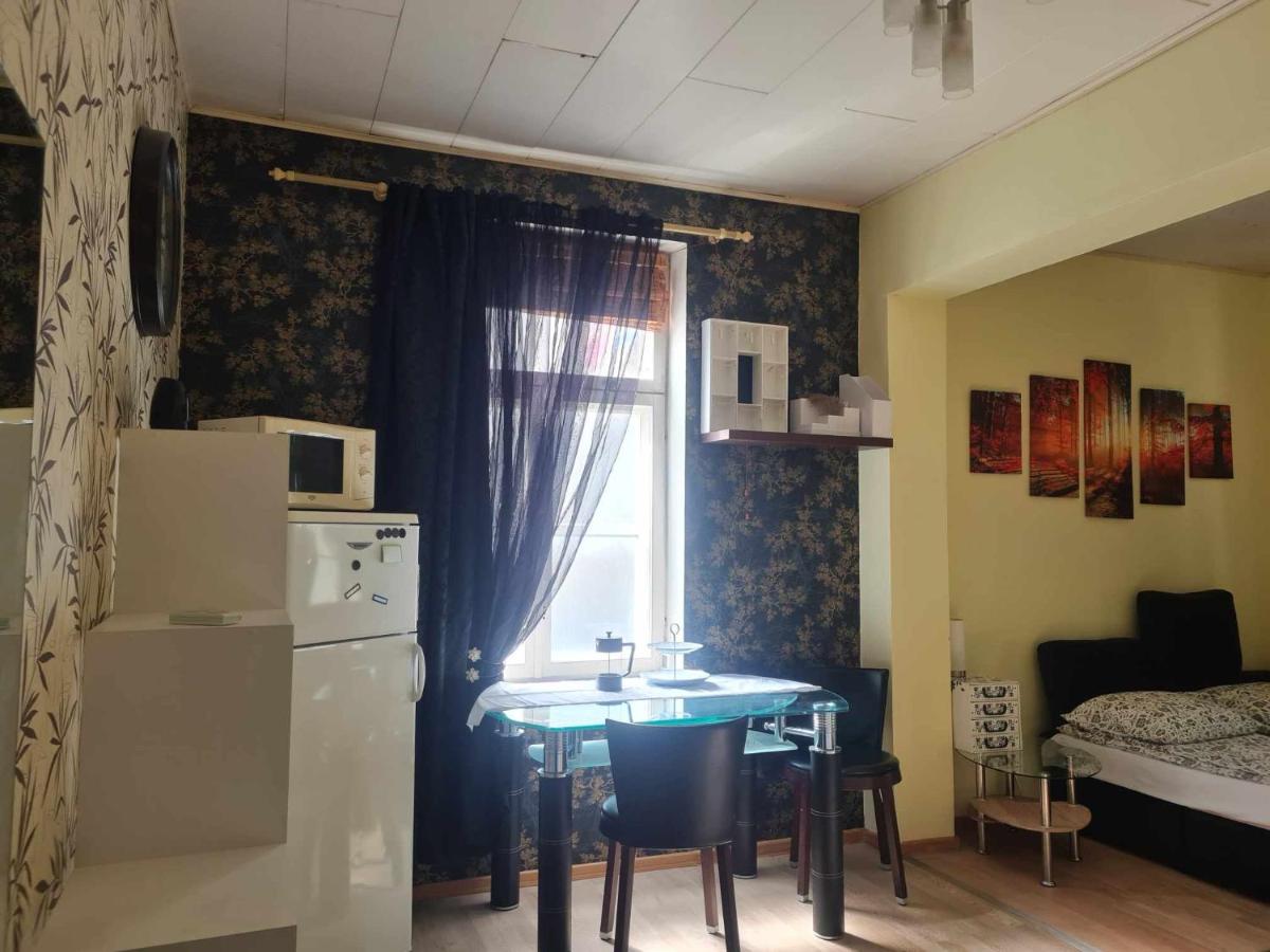 Romantic getaway in historic wooden house - Housity